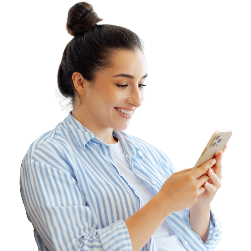 Frau schaut auf Smartphone mit Trading-App